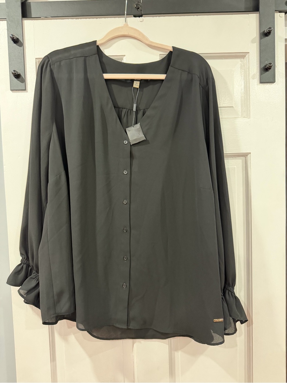 T Tahari Black Button-Front Long Sleeve Blouse